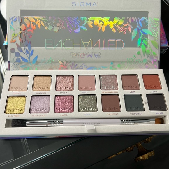 SIGMA enchanted eyeshadow palette brand new - Picture 3 of 5